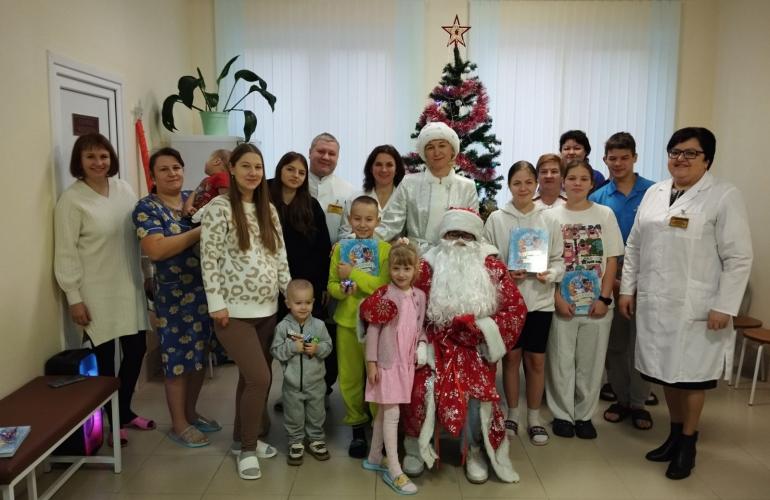 Поздравление пациентов педиатрического отделения
