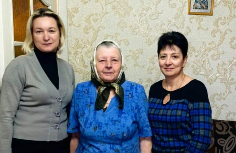 Торжественное поздравление ветерана труда