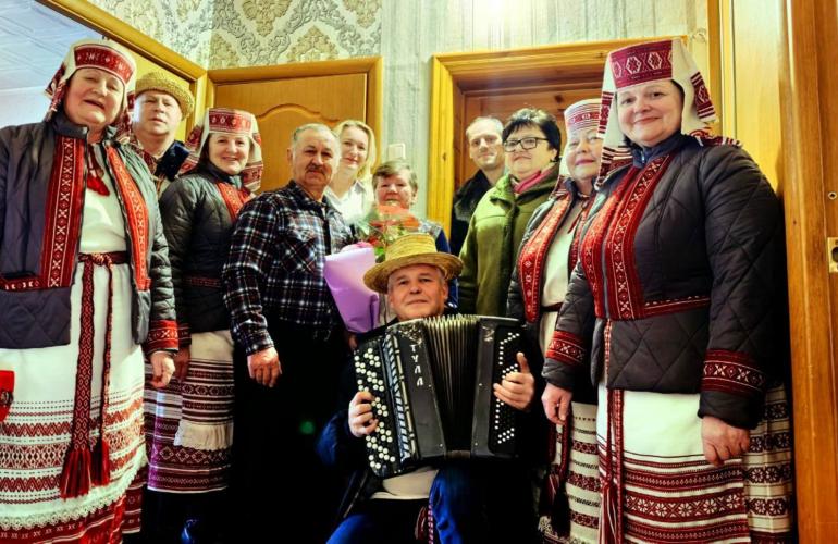 Поздравление с юбилеем ветерана труда Хотиславской АОП